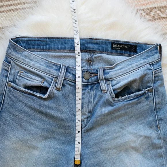 BLANK NYC CROPPED RAW CHEWED FRINGE HEM WITH SLIT JEANS SZ 26 - Picture 10 of 12